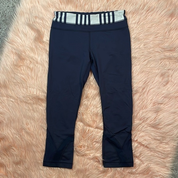 Lululemon Navy Blue‎ Cropped Legging Size 6 - Picture 1 of 7